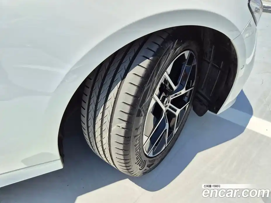 Mercedes-Benz E-Class 2025 2.0 автомат (гидро), фото 5