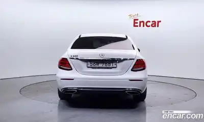 Mercedes-Benz E-Class 2018 2.0 автомат (гидро), миниатюра 4
