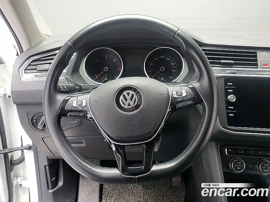 Volkswagen Tiguan 2019 2.0 автомат (гидро), фото 11