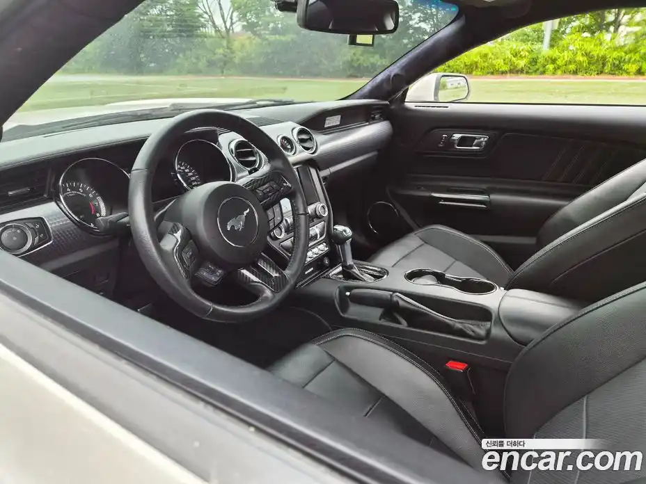 Ford Mustang 2017 2.3 автомат (гидро), фото 18
