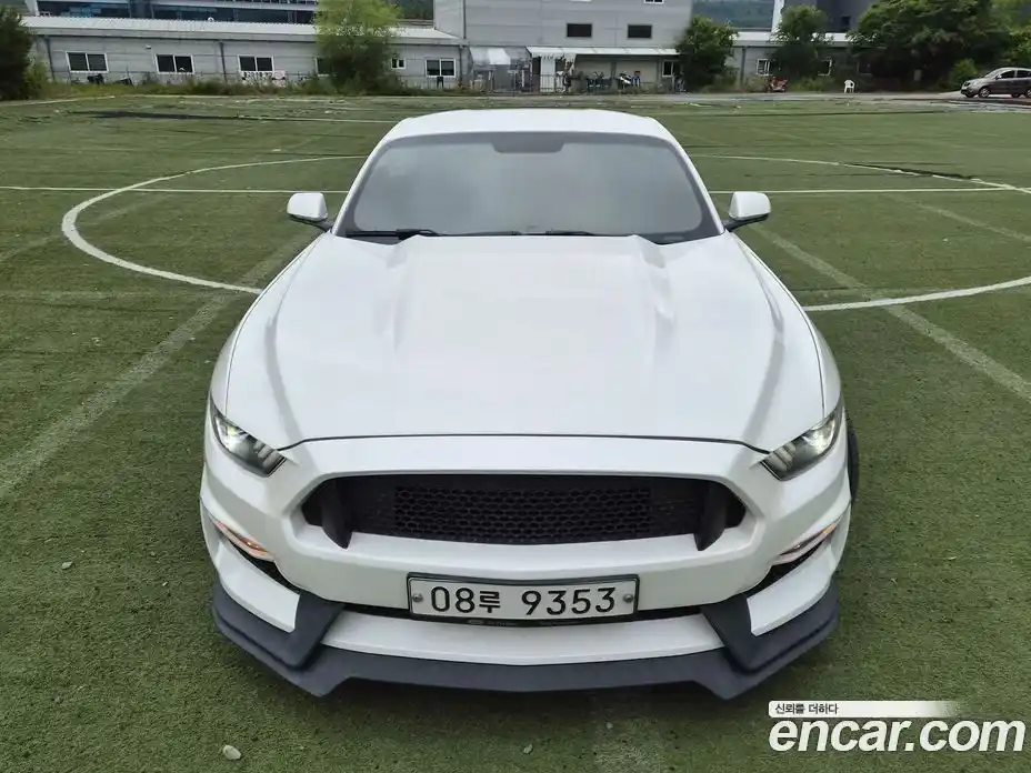 Ford Mustang 2017 2.3 автомат (гидро), фото 3