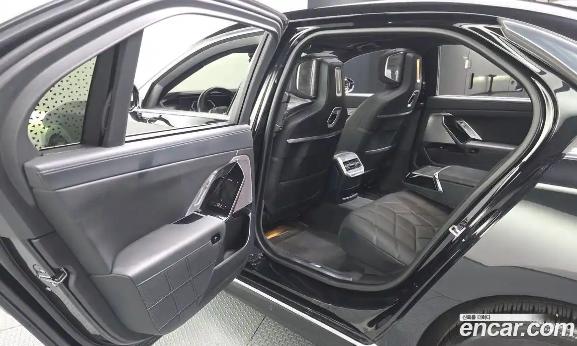 BMW 7 серия 2024 3.0 автомат (гидро), фото 15