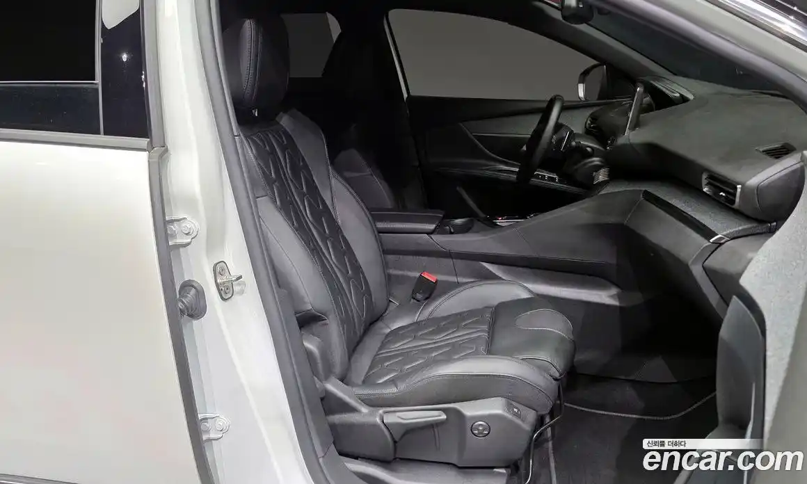 Peugeot 5008 2024 1.2 автомат (гидро), фото 11