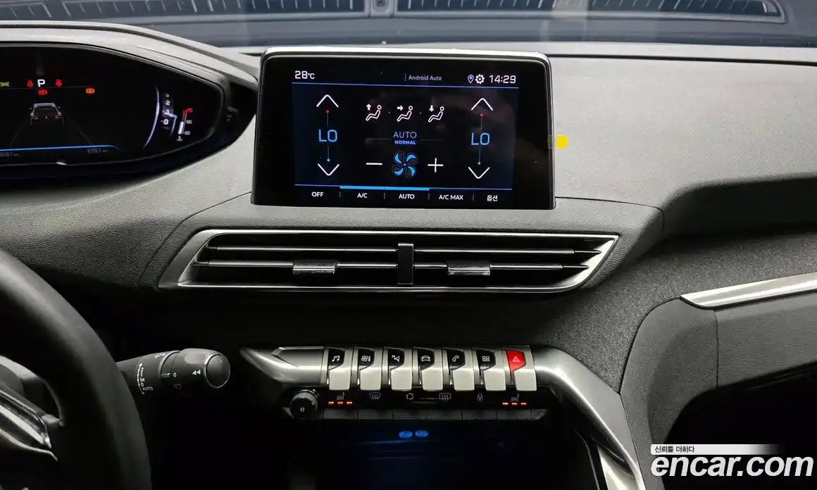 Peugeot 5008 2024 1.2 автомат (гидро), фото 16