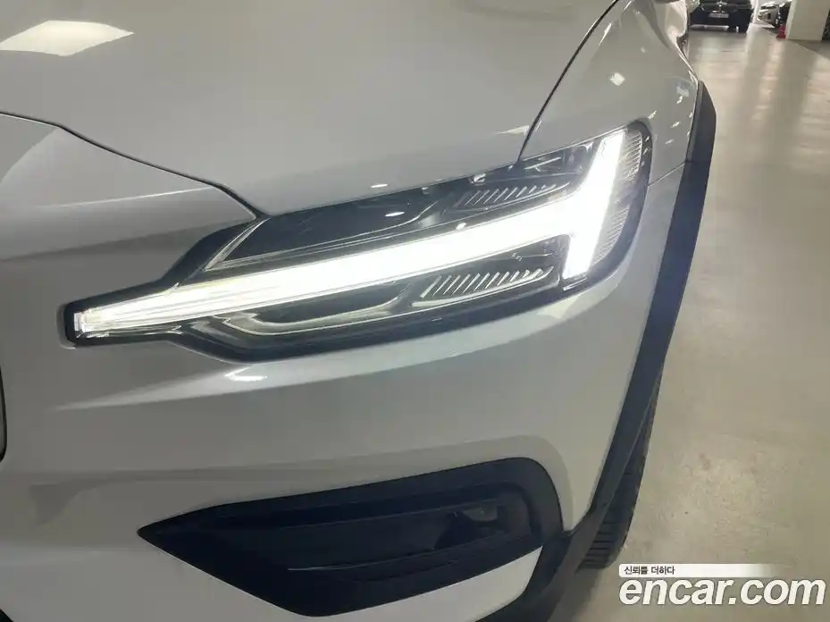 Volvo V60 2026 2.0 автомат (гидро), фото 13