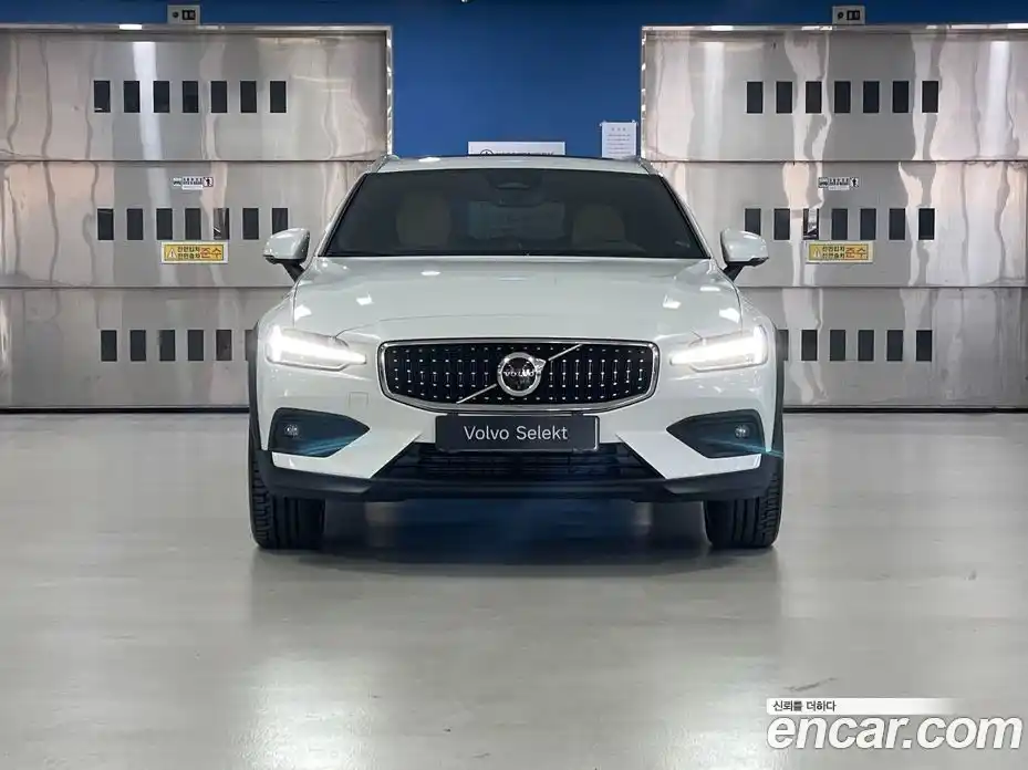 Volvo V60 2026 2.0 автомат (гидро), фото 3