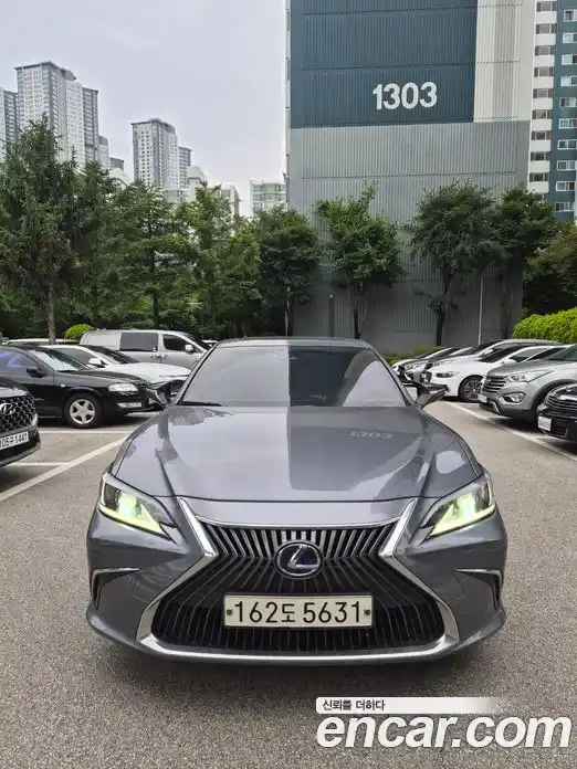 Lexus ES 2020 2.5 автомат (гидро), фото 1 Lexus ES 2020 2.5 автомат (гидро), фото 1
