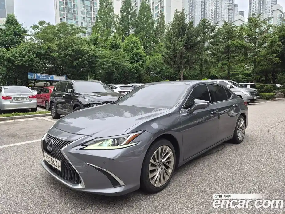 Lexus ES 2020 2.5 автомат (гидро), фото 4 Lexus ES 2020 2.5 автомат (гидро), фото 4