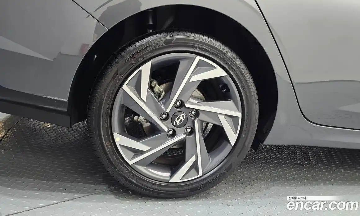 Hyundai Avante 2024 1.6 автомат (гидро), фото 5