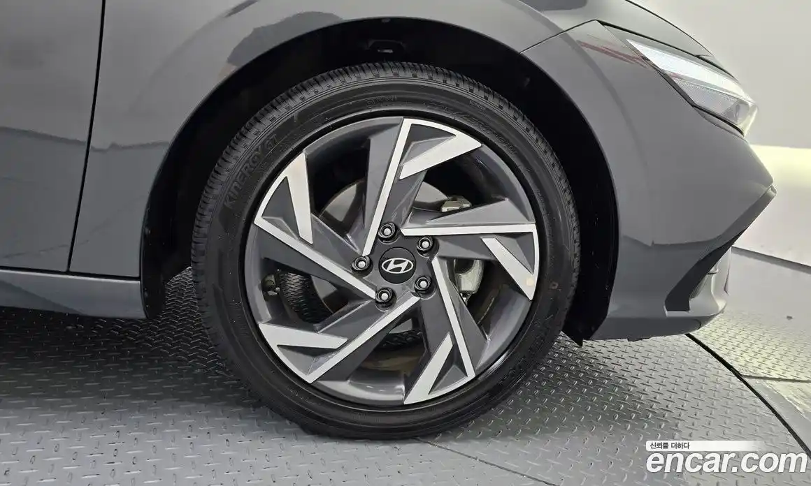 Hyundai Avante 2024 1.6 автомат (гидро), фото 7
