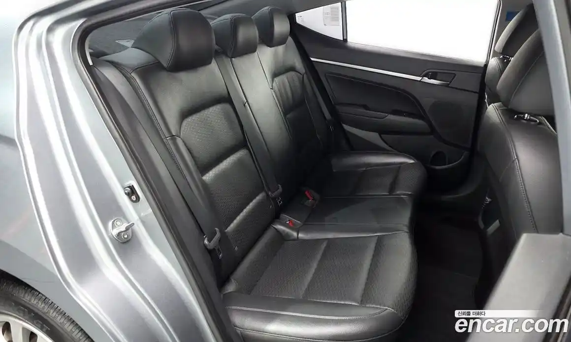 Hyundai Avante 2019 1.6 автомат (гидро), фото 12