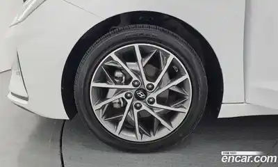 Hyundai Avante 2020 1.6 автомат (гидро), миниатюра 5