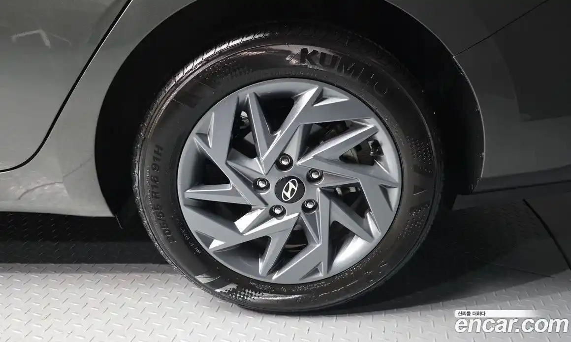 Hyundai Avante 2024 1.6 автомат (гидро), фото 5