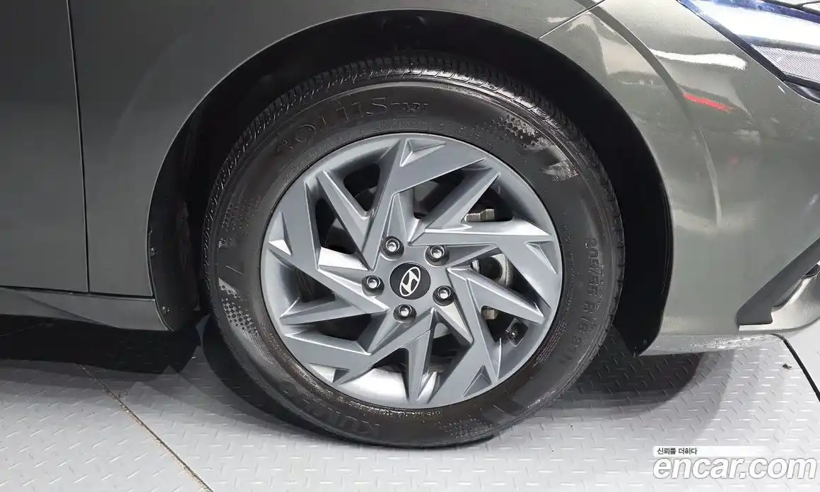 Hyundai Avante 2024 1.6 автомат (гидро), фото 7