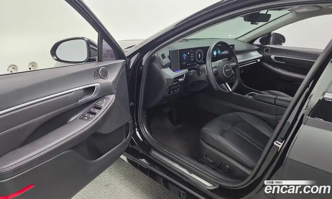 Hyundai Sonata 2023 2.0 автомат (гидро), фото 13