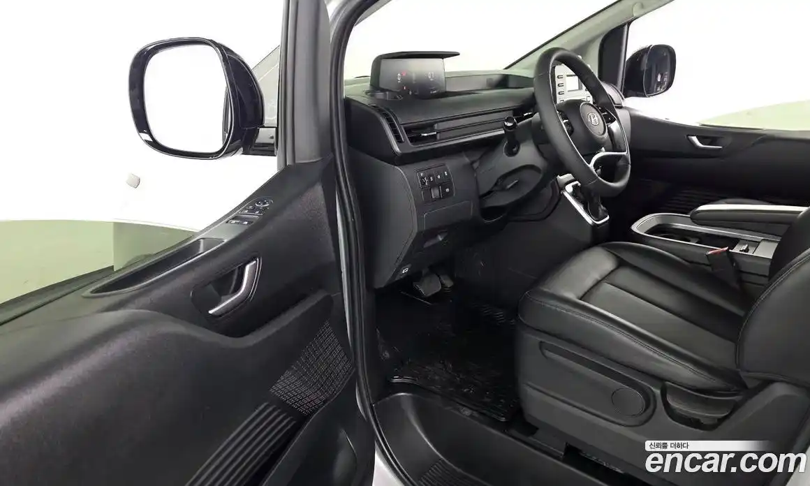 Hyundai Staria 2021 2.2 автомат (гидро), фото 13