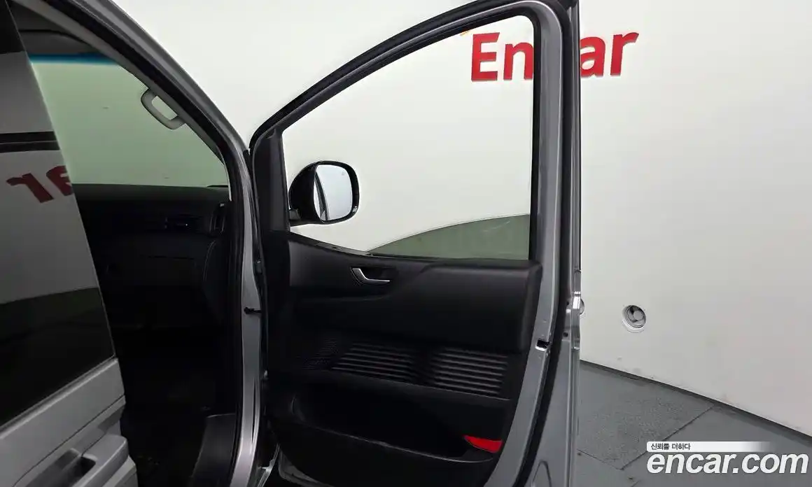 Hyundai Staria 2021 2.2 автомат (гидро), фото 15