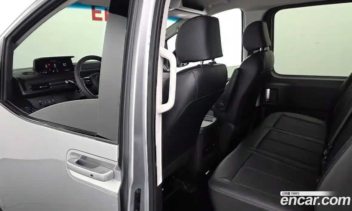 Hyundai Staria 2021 2.2 автомат (гидро), фото 17