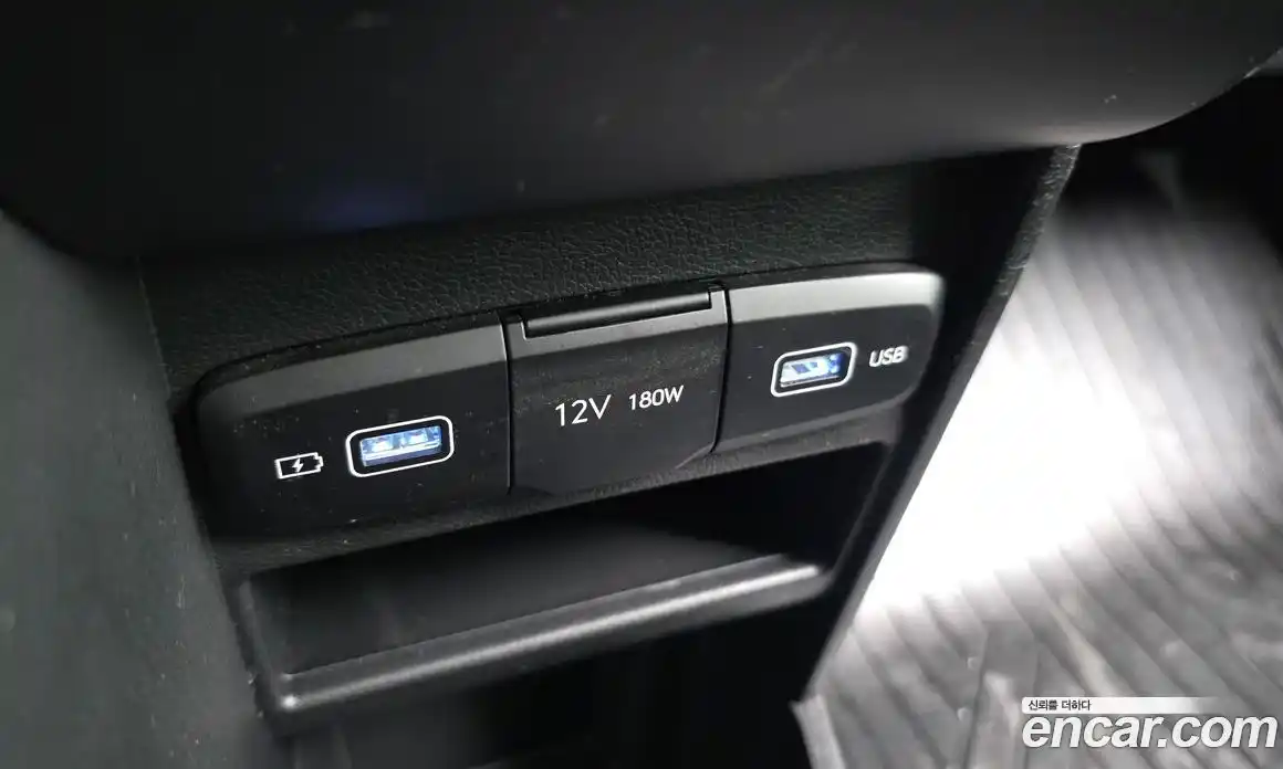 Hyundai Staria 2021 2.2 автомат (гидро), фото 23
