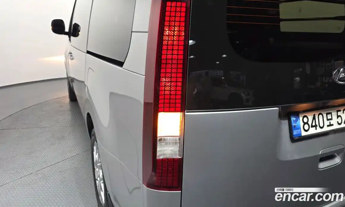Hyundai Staria 2021 2.2 автомат (гидро), фото 9