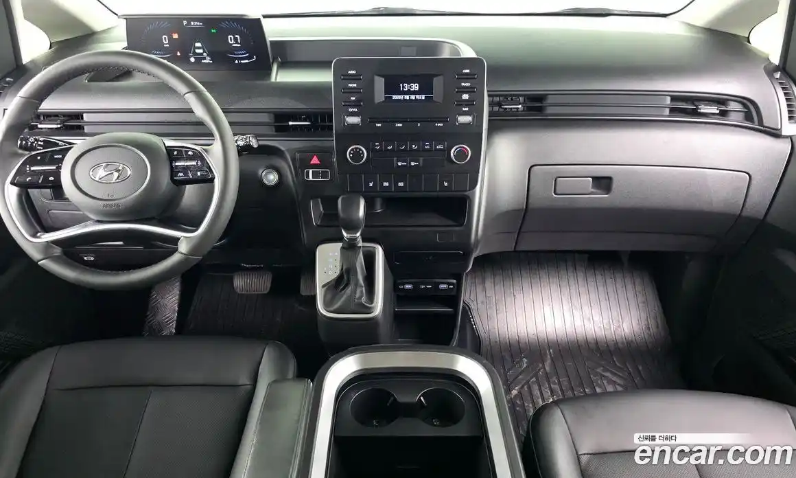 Hyundai Staria 2021 2.2 автомат (гидро), фото 10
