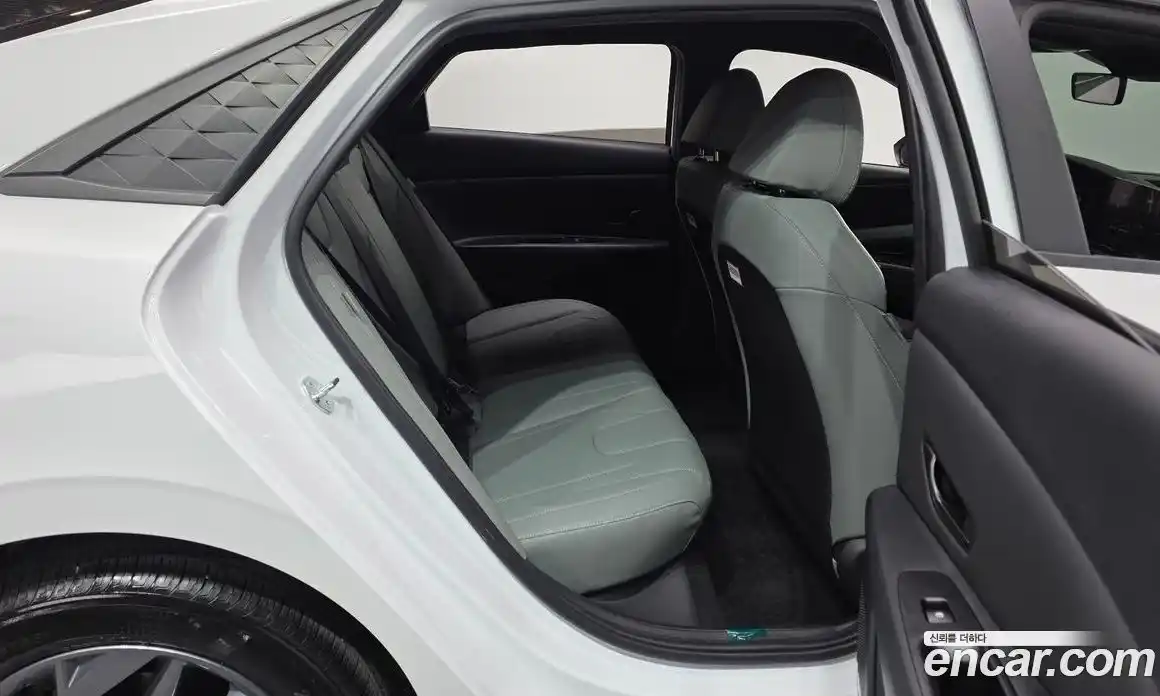 Hyundai Avante 2023 1.6 автомат (гидро), фото 17