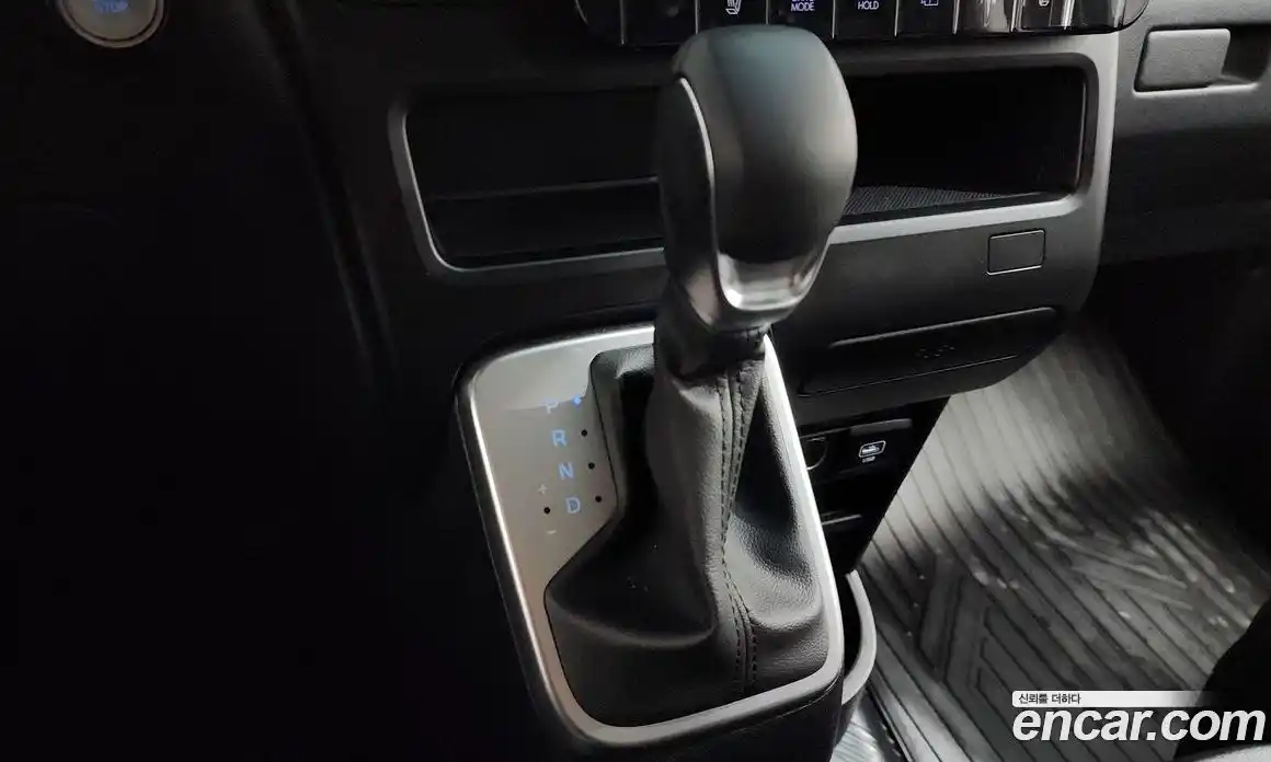 Hyundai Staria 2025 1.6 автомат (гидро), фото 12