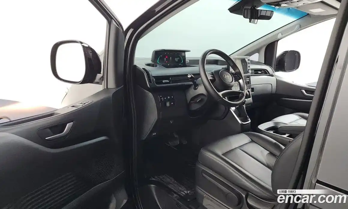 Hyundai Staria 2025 1.6 автомат (гидро), фото 13