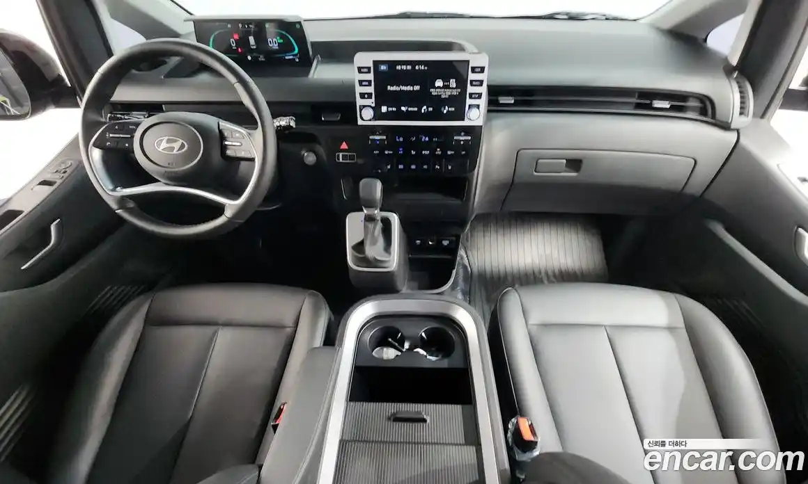 Hyundai Staria 2025 1.6 автомат (гидро), фото 10