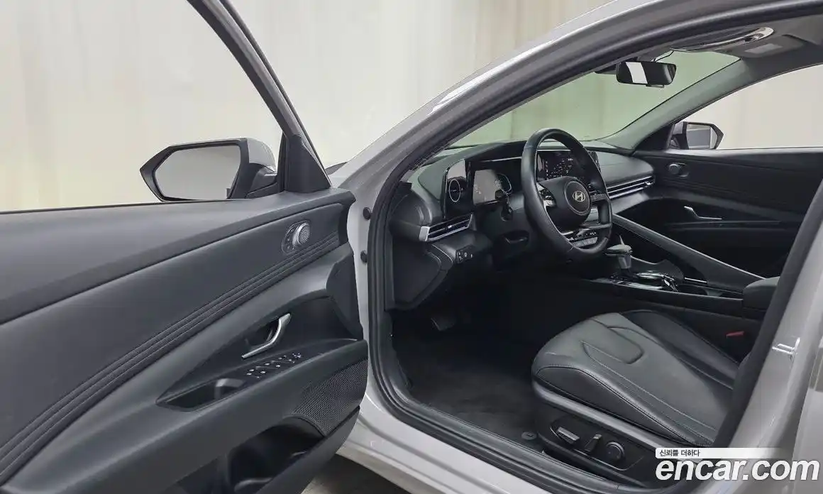Hyundai Avante 2023 1.6 автомат (гидро), фото 13