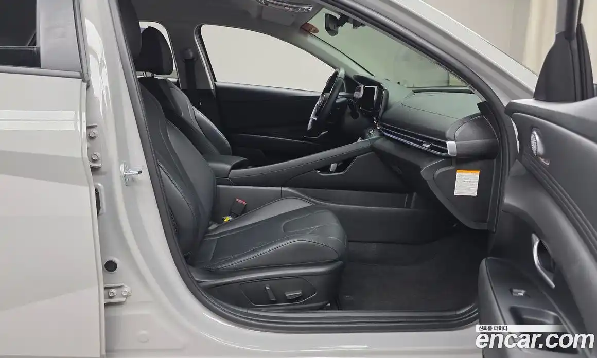 Hyundai Avante 2023 1.6 автомат (гидро), фото 16