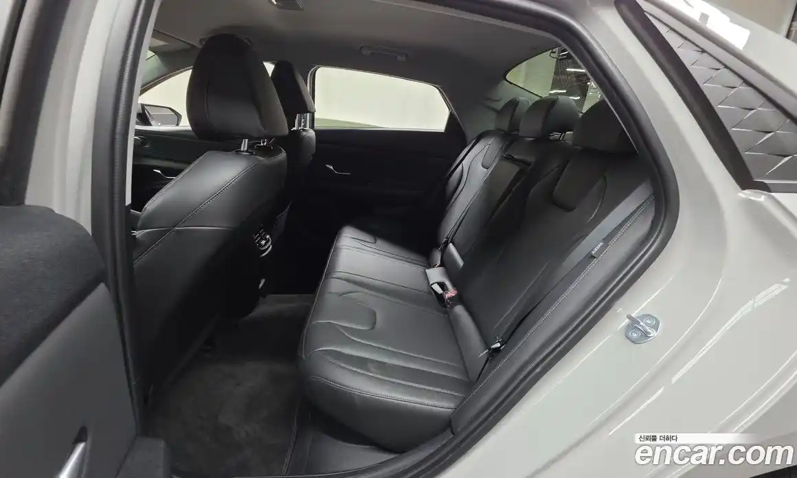 Hyundai Avante 2023 1.6 автомат (гидро), фото 18