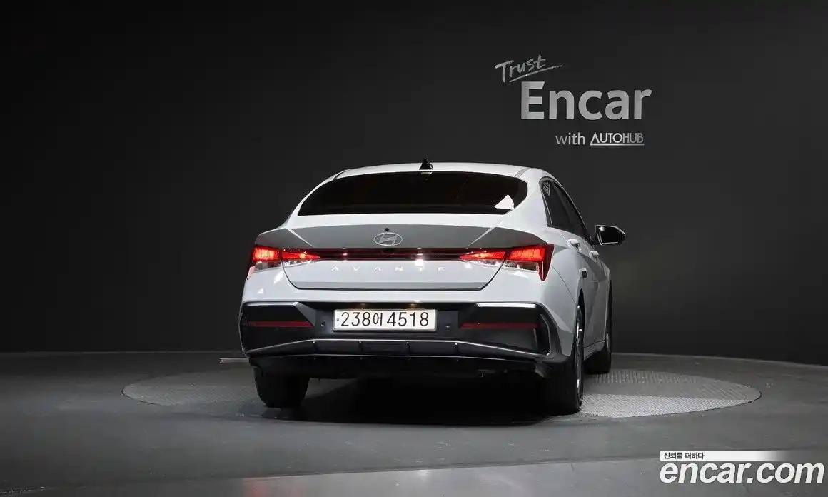 Hyundai Avante 2023 1.6 автомат (гидро), фото 4