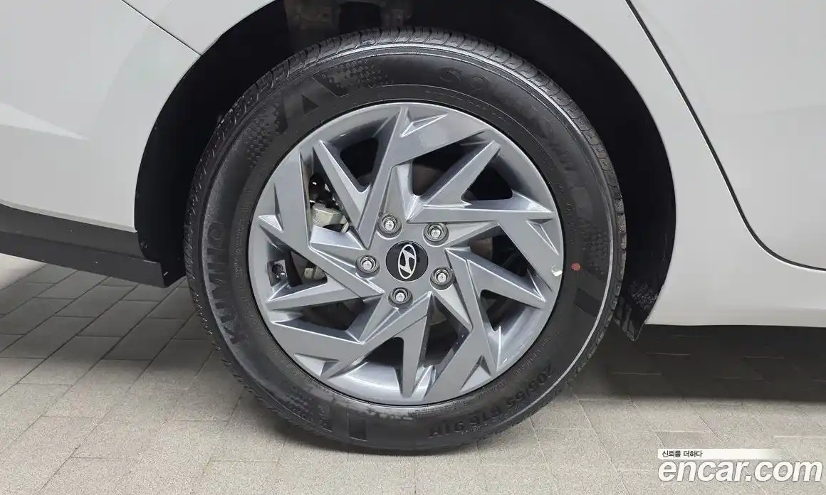 Hyundai Avante 2023 1.6 автомат (гидро), фото 5