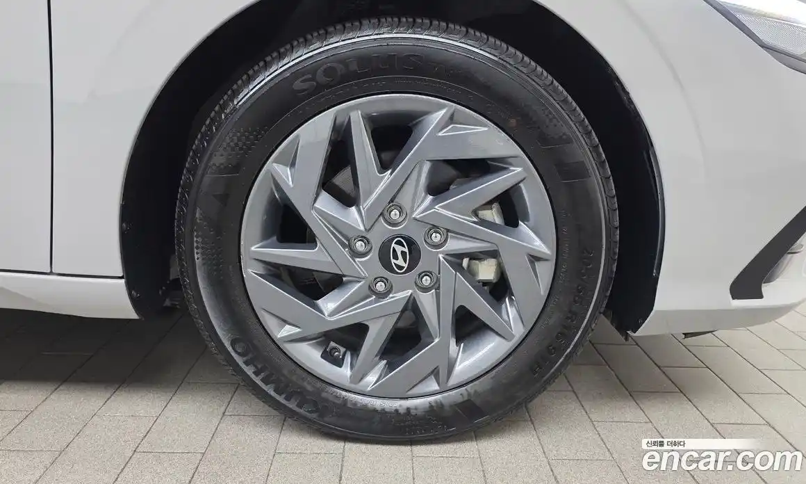 Hyundai Avante 2023 1.6 автомат (гидро), фото 7