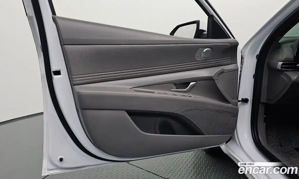 Hyundai Avante 2024 1.6 автомат (гидро), фото 14