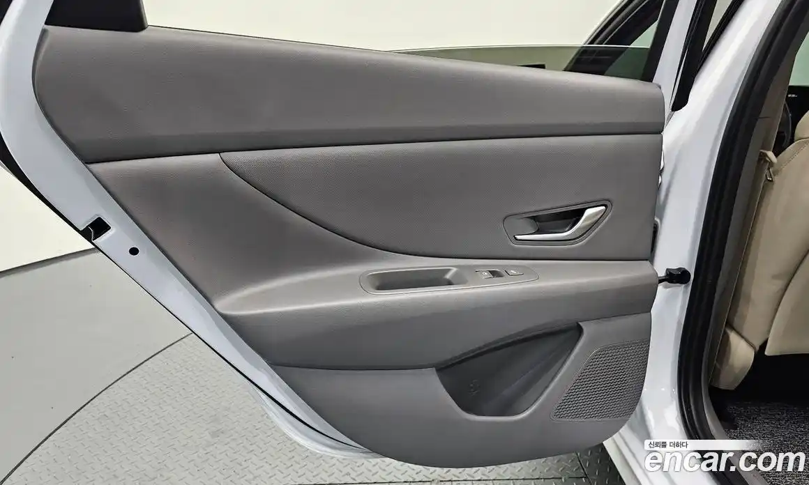 Hyundai Avante 2024 1.6 автомат (гидро), фото 15