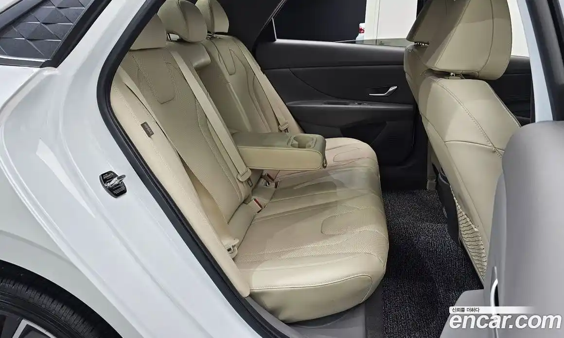 Hyundai Avante 2024 1.6 автомат (гидро), фото 17