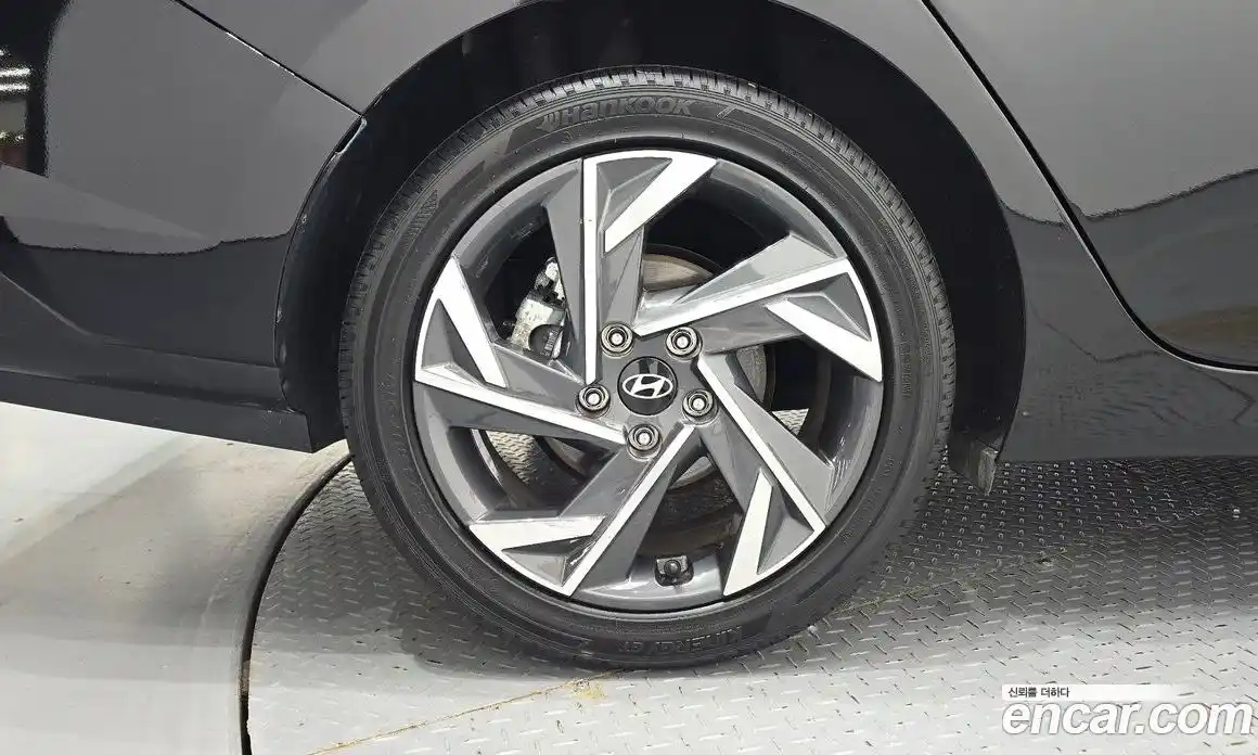 Hyundai Avante 2025 1.6 автомат (гидро), фото 5