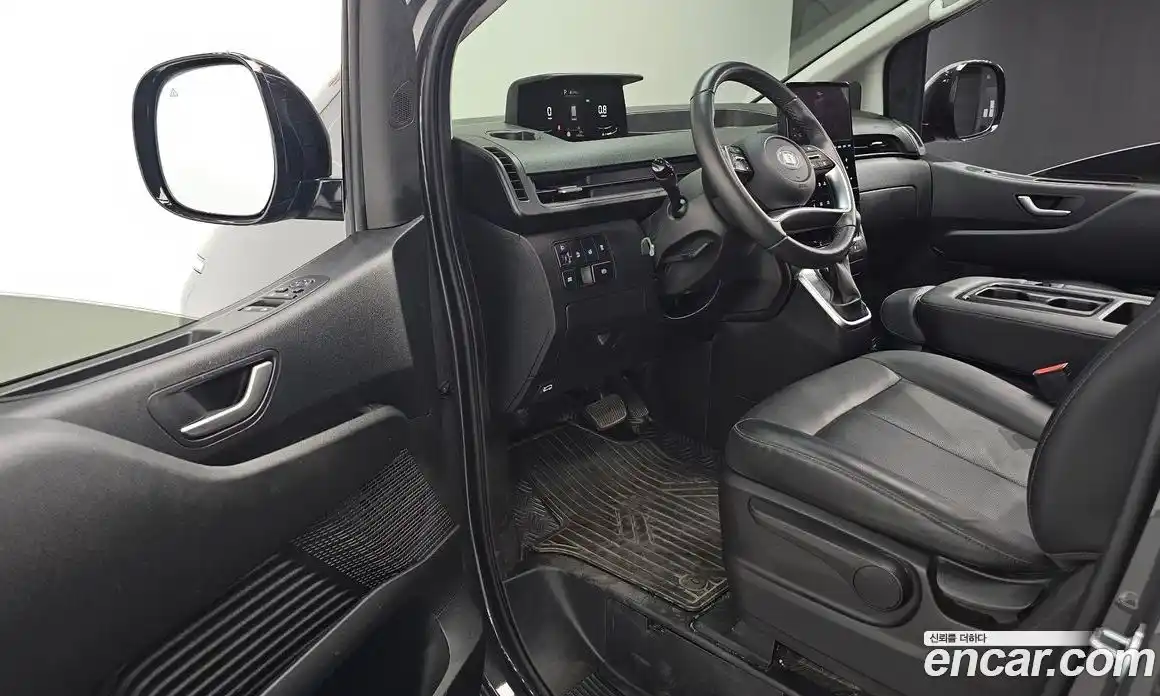 Hyundai Staria 2025 2.2 автомат (гидро), фото 11