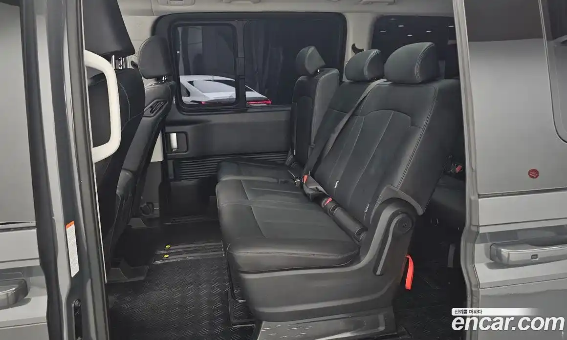 Hyundai Staria 2025 2.2 автомат (гидро), фото 12
