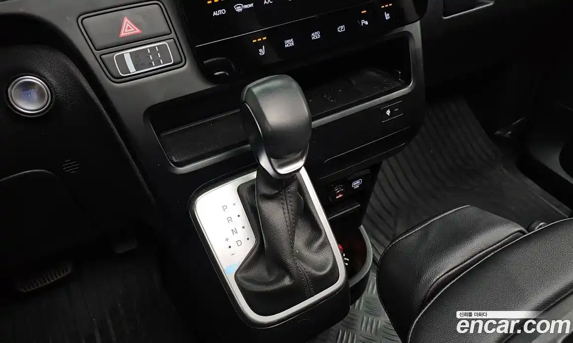 Hyundai Staria 2025 2.2 автомат (гидро), фото 9