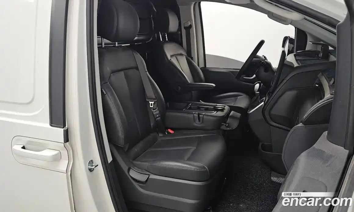 Hyundai Staria 2025 3.5 автомат (гидро), фото 15