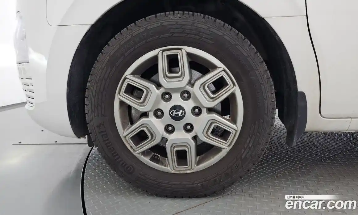 Hyundai Staria 2025 3.5 автомат (гидро), фото 4