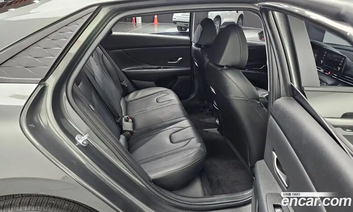 Hyundai Avante 2024 1.6 автомат (гидро), фото 11