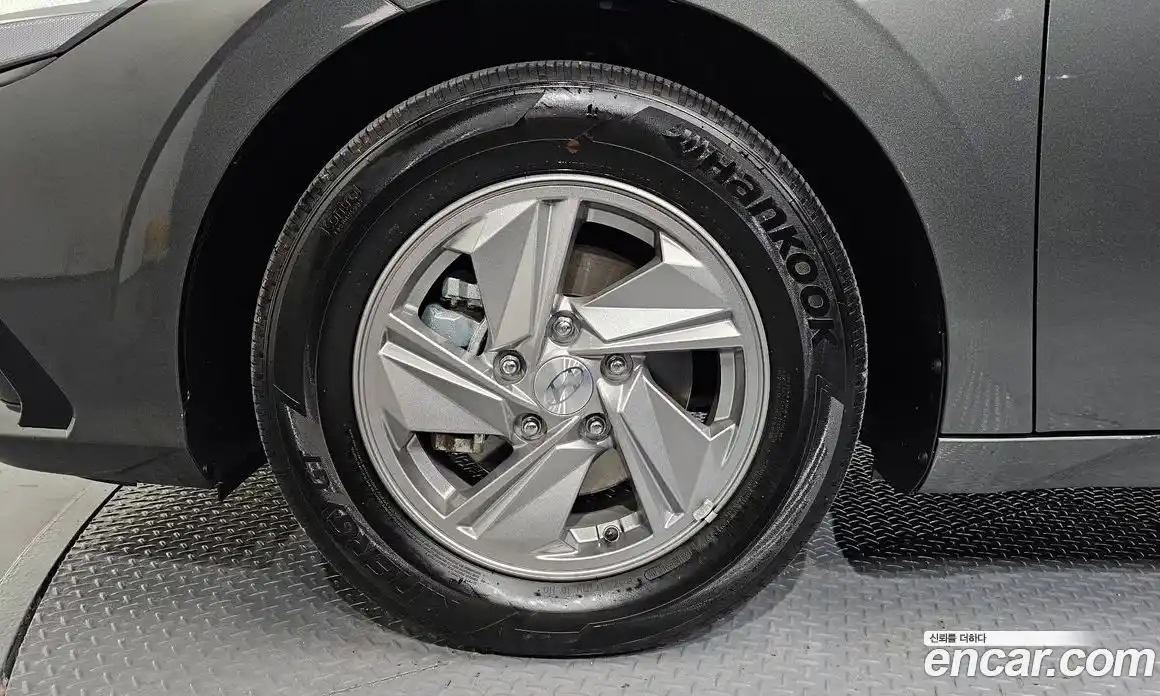 Hyundai Avante 2024 1.6 автомат (гидро), фото 5