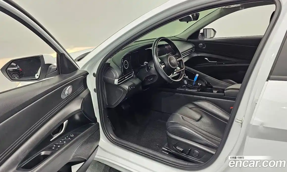 Hyundai Avante 2022 1.6 автомат (гидро), фото 13