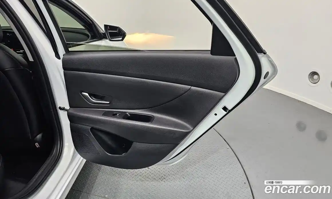 Hyundai Avante 2022 1.6 автомат (гидро), фото 15