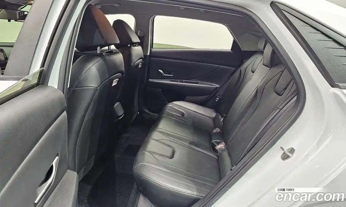 Hyundai Avante 2022 1.6 автомат (гидро), фото 17