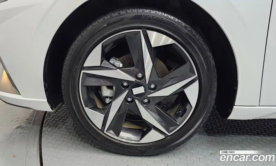 Hyundai Avante 2022 1.6 автомат (гидро), фото 5